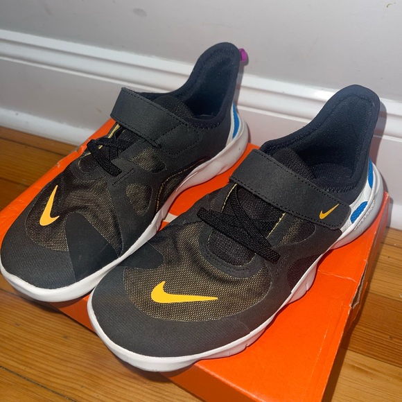Nike Kid's Free RN 5.0 Running Shoes Black/Orange/Blue - Picture 4 of 5